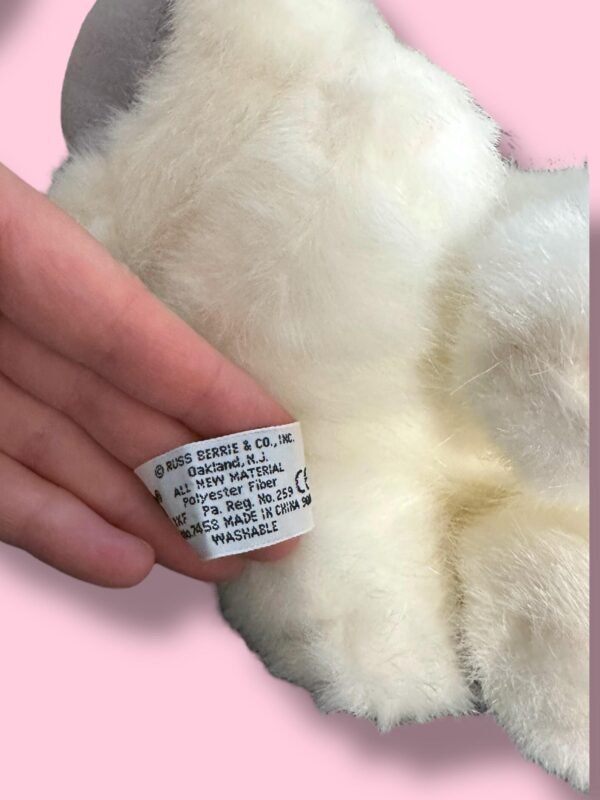 Vintage Russ Caress Soft Pet White Cat with Mouse holding a Red Flower. Probably from the 90's. Cute one! Still has its tag on an ear.